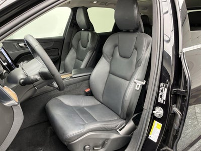 2022 Volvo XC60 Momentum