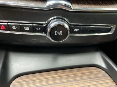 2022 Volvo XC60 Momentum