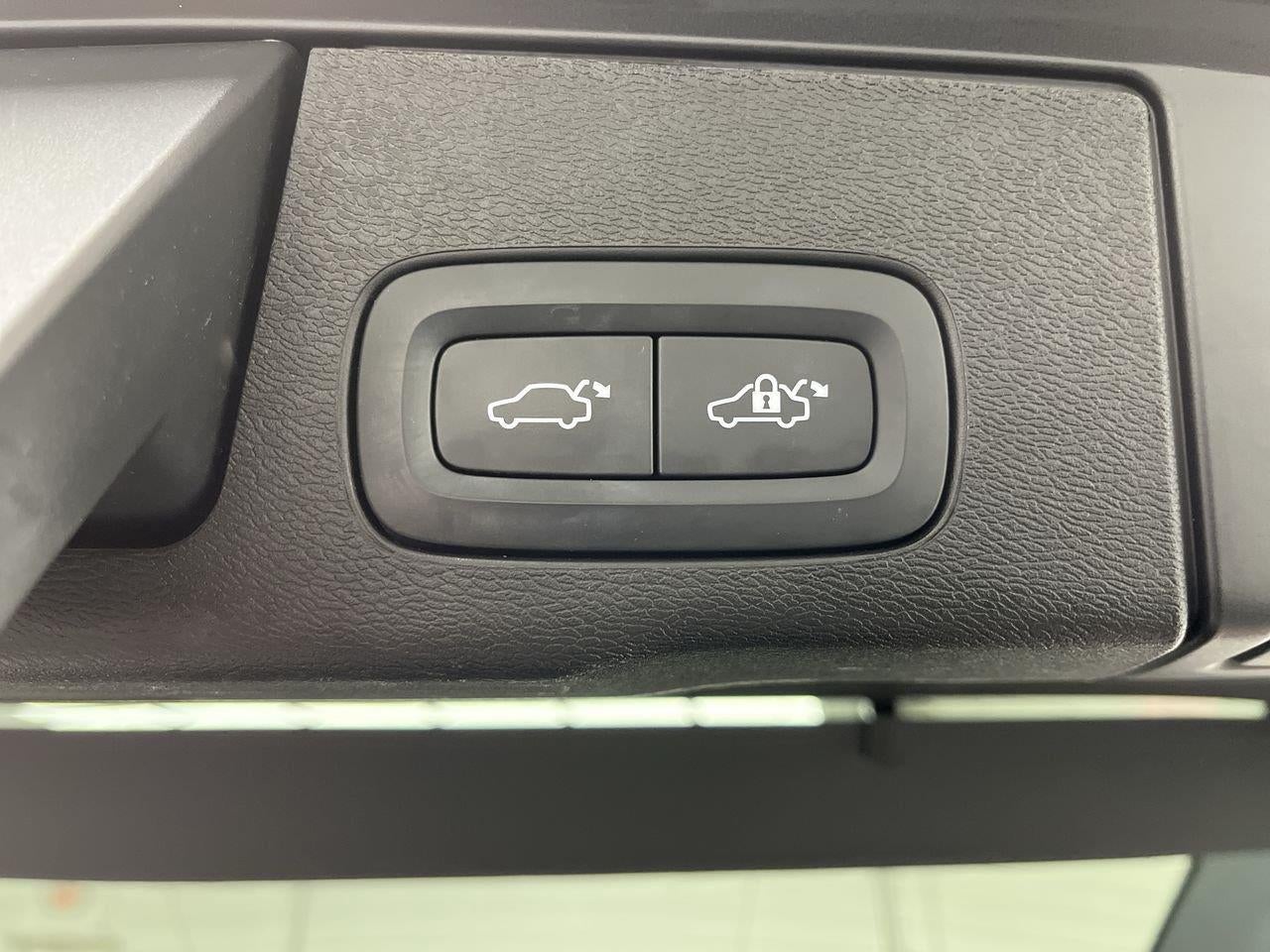 2022 Volvo XC60 Momentum