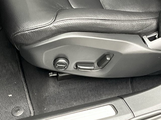2024 Volvo XC60 Plus Dark Theme