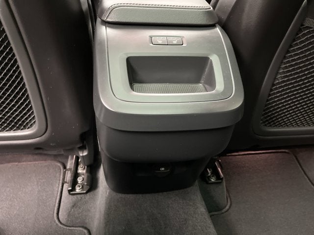 2024 Volvo XC60 Plus Dark Theme