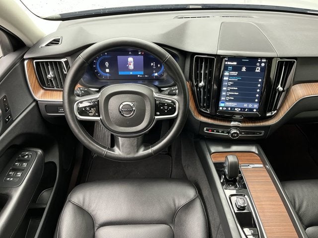 2024 Volvo XC60 Plus Dark Theme