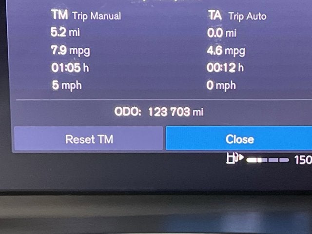 2024 Volvo XC60 Plus Dark Theme