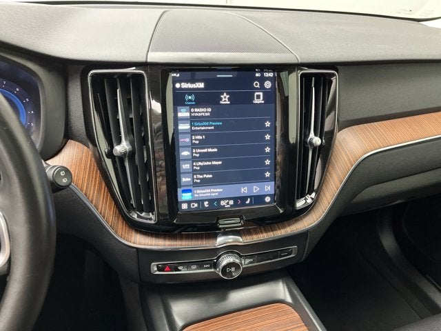 2024 Volvo XC60 Plus Dark Theme