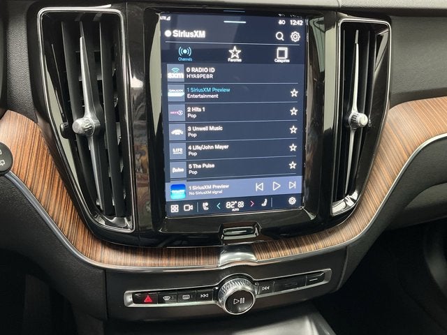 2024 Volvo XC60 Plus Dark Theme