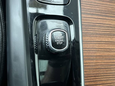 2024 Volvo XC60 Plus Dark Theme
