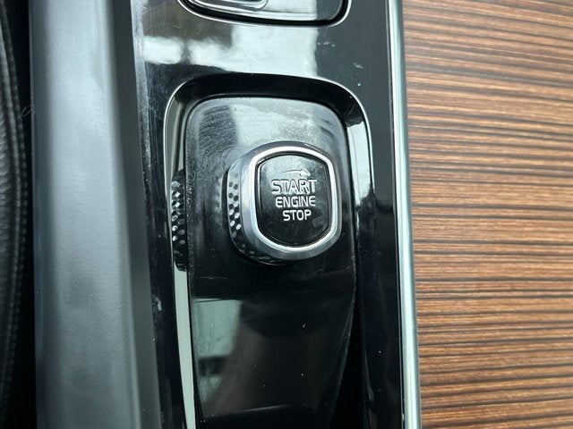 2024 Volvo XC60 Plus Dark Theme