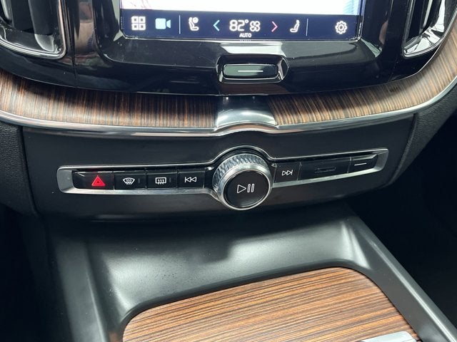 2024 Volvo XC60 Plus Dark Theme