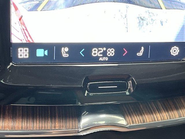 2024 Volvo XC60 Plus Dark Theme