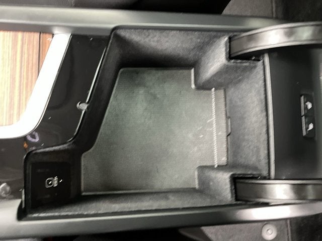 2024 Volvo XC60 Plus Dark Theme