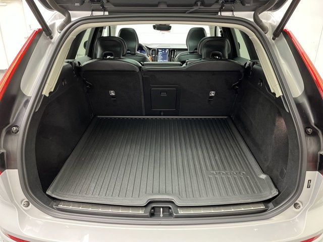2024 Volvo XC60 Plus Dark Theme