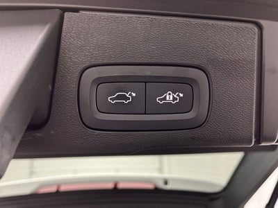2024 Volvo XC60 Plus Dark Theme