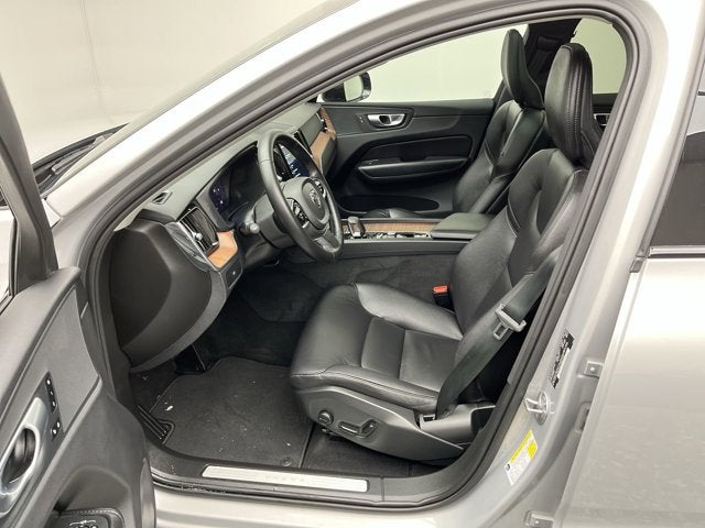 2024 Volvo XC60 Plus Dark Theme