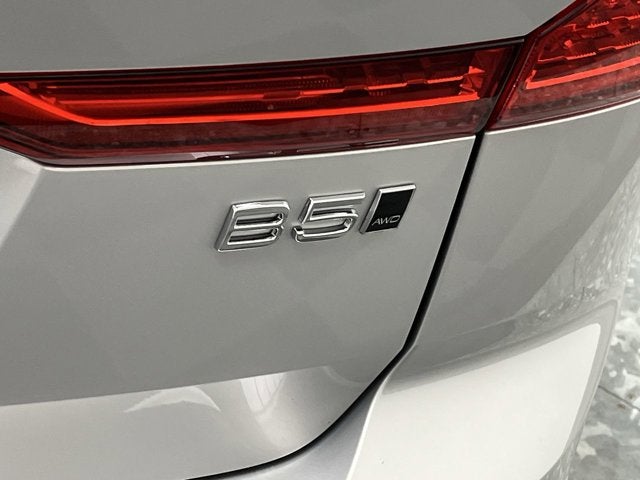 2024 Volvo XC60 Plus Dark Theme