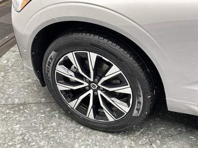 2024 Volvo XC60 Plus Dark Theme