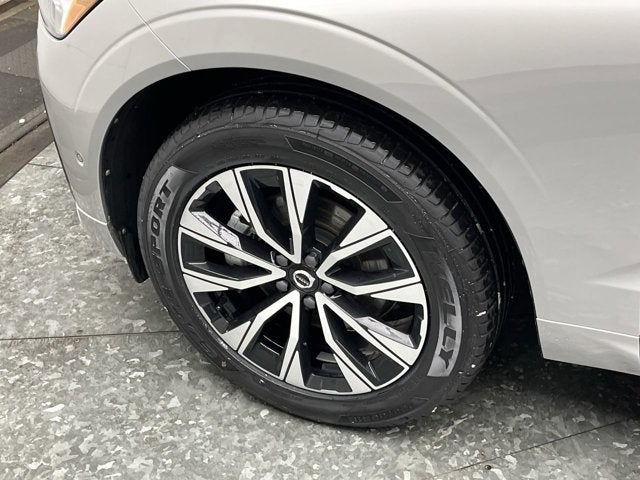 2024 Volvo XC60 Plus Dark Theme