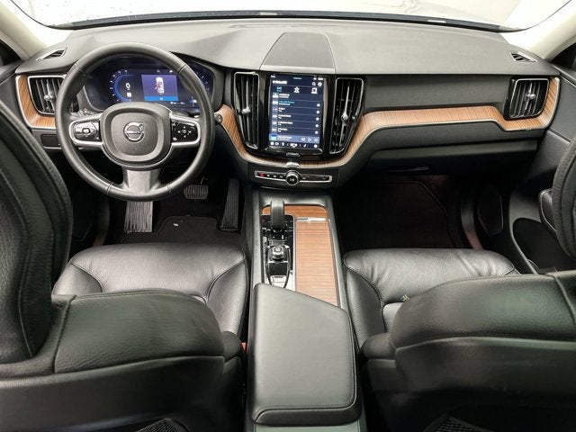 2024 Volvo XC60 Plus Dark Theme
