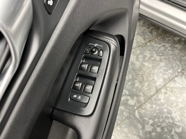 2024 Volvo XC60 Plus Dark Theme