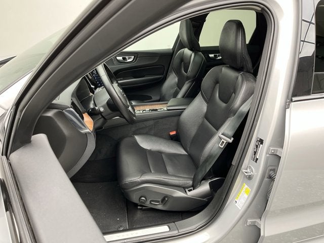 2024 Volvo XC60 Plus Dark Theme