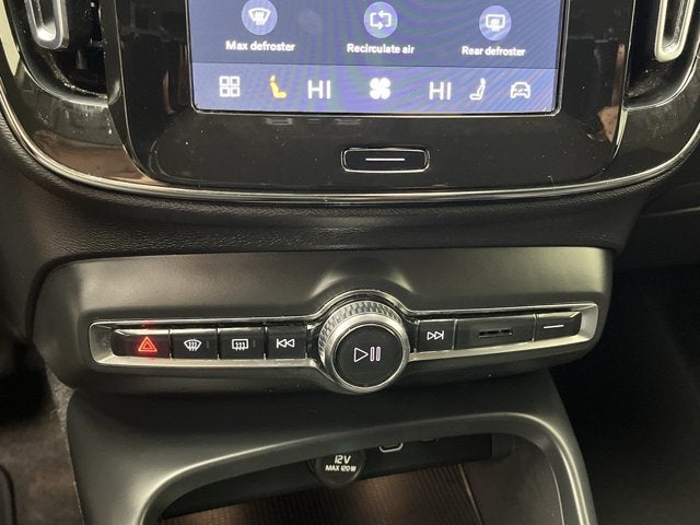 2023 Volvo XC40 Core