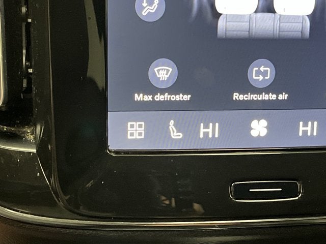 2023 Volvo XC40 Core