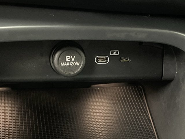 2023 Volvo XC40 Core