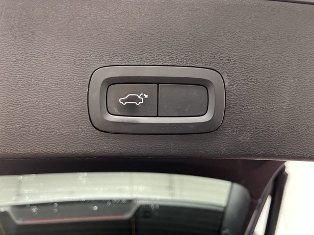2023 Volvo XC40 Core