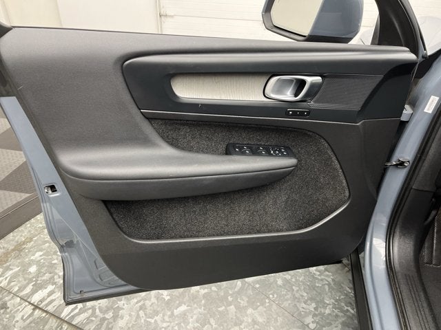 2023 Volvo XC40 Core